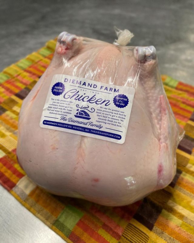 It’s hard to believe that our chicken season is almost half over! Stop in today to pick up fresh chicken for all your weekend festivities.

**We process chickens fresh from May-October. During the odd months, we have whole chickens and chicken parts available in our farm store. 
.
.
.
#diemandfarm #wendellma #freshchicken #cookout
