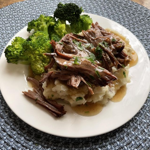 We’re doing something different for the first #SampleSaturday of April! Stop in to get a taste of our version of Mississippi Pot Roast made from our farm’s grass-fed beef. We’ll have the recipe available so you can make it for your family! Even better…you’ll be able to snag the key ingredient of chuck roast in our store at 10% off all day on Saturday! Don’t be an “April Fool”—make sure to stop in to try this tasty creation.
.
.
.
#diemandfarm #wendellma #farmstore #shoplocal #buylocal #familyfarm #westernmass #franklincounty #pioneervalley #bealocalhero #othersidema #visitwesternma #igers413 #sale #grassfedbeef