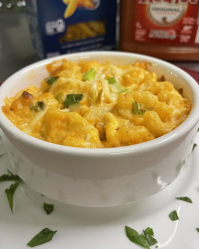 What’s better than mac & cheese?? Buffalo chicken mac & cheese! A great addition to your cookout this weekend.

For those looking for something a little more traditional, we have our classic mac & cheese as well as our chicken Buffalo drip. You can’t go wrong either way!
.
.
.
#diemandfarm #wendellma #farmstore #shoplocal #buylocal #grownheresoldhere #familyfarm #westernmass #franklincounty #pioneervalley #bealocalhero #summertime #cookout