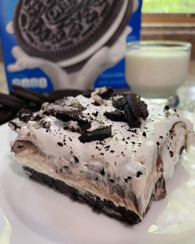Anyone else have a craving for something sweet?? If so, we’ve got just the thing—Oreo pudding cake! Your sweet tooth will thank us. 🍫
.
.
.
#diemandfarm #wendellma #farmstore #shoplocal #buylocal #familyfarm #westernmass #franklincounty #sweettooth
