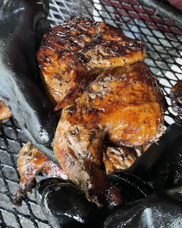 Unfortunately it looks like Mother Nature may not be in our favor today forcing our friends from 2 Car Garage to cancel due to the pending rain. However, it’s still a great day to enjoy our delicious BBQ chicken! We have a few extra meals available for you to enjoy at our farm under our covered porch or in the warmth of your own home. We should add—this is your LAST chance of the year to enjoy our famous BBQ chicken! Stop in today from 1pm-3pm for a taste of warmer days.
.
.
.
#diemandfarm #wendellma #farmstore #shoplocal #buylocal #familyfarm #westernmass #franklincounty #pioneervalley #othersidema #visitwesternma #igers413 #413life #bbqchicken #lunchonthelawn @2cargaragelove