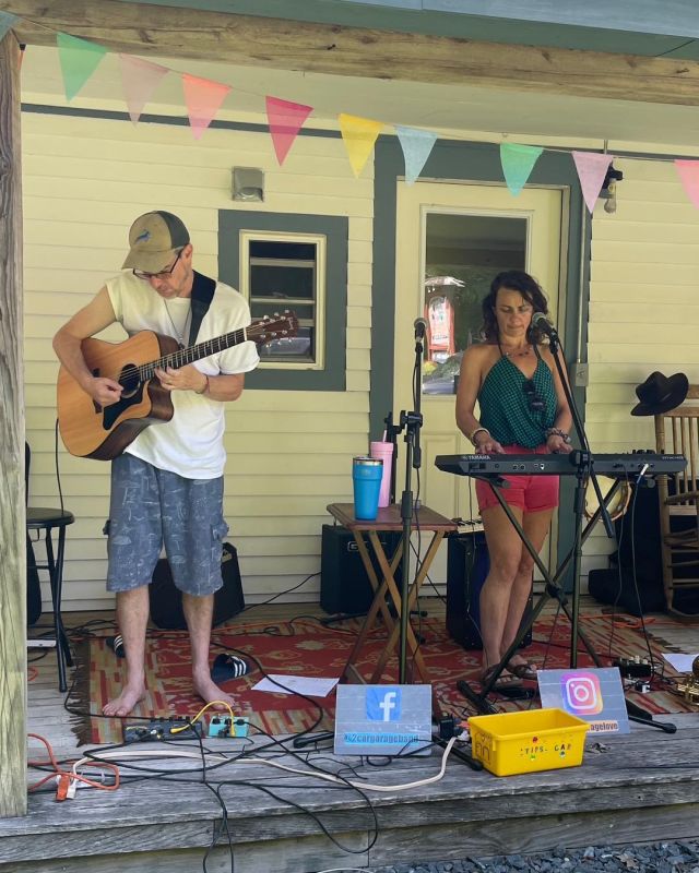 We had a blast at our Lunch on the Lawn event today! It was so awesome seeing everyone who came out. The smokehouse food was delicious, and 2 Car Garage got everyone dancing. Young Frankie even wowed us with her ukulele. Thanks to all who joined in the fun! Join us next month on Saturday 8/17 for another great afternoon. 🎶
.
.
.
#diemandfarm #wendellma #farmstore #shoplocal #buylocal #familyfarm #westernmass #franklincounty #pioneervalley #othersidema #lunchonthelawn #smokehouse @2cargaragelove
